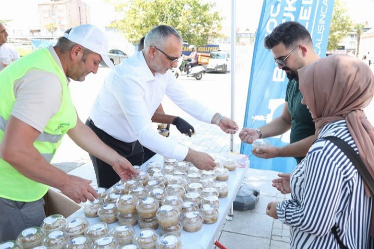 Kocaeli'den binlerce vatandaşa aşure ikramı -