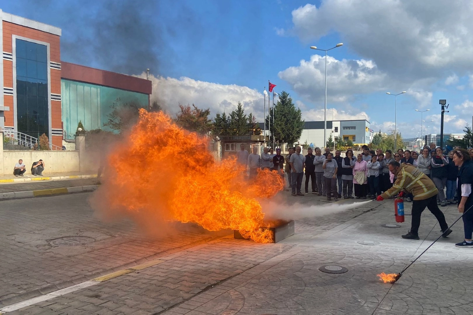 Kocaeli İtfaiyesi 'Acil Durum' eğitimi verdi -