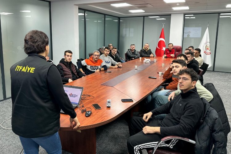 Kocaeli İtfaiyesi'nden elektrikli araçlara müdahale eğitimi -