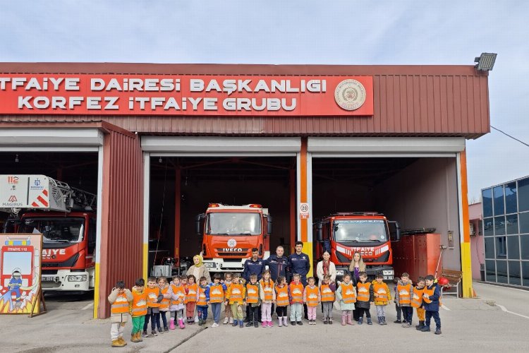 Kocaeli itfaiyesinin minik ziyaretçileri -