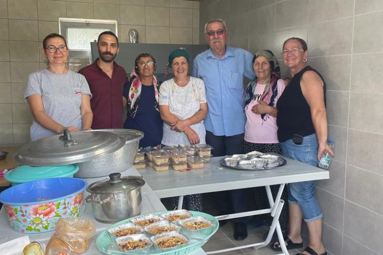 Kocaeli İzmit'te Mecidiyeköy’de aşure ikramı -