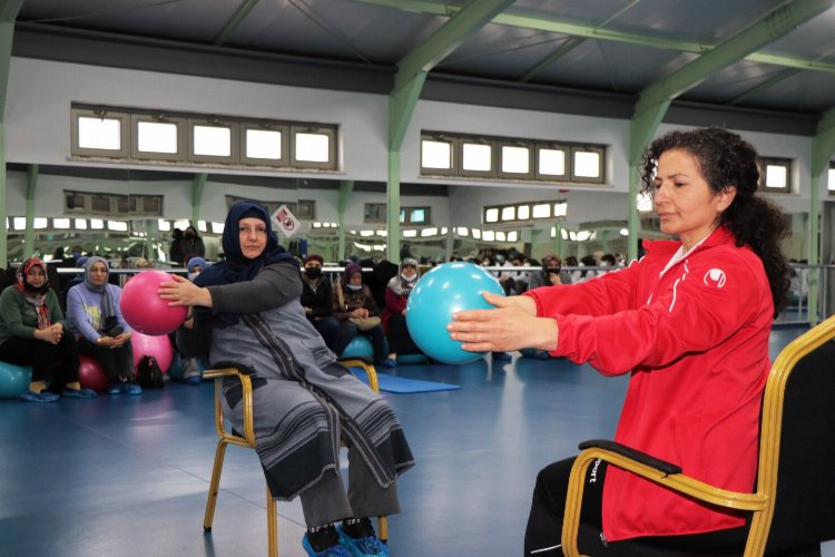 Kocaeli'nde parkinsonda erken tanı ve teşhisin önemi anlatıldı -