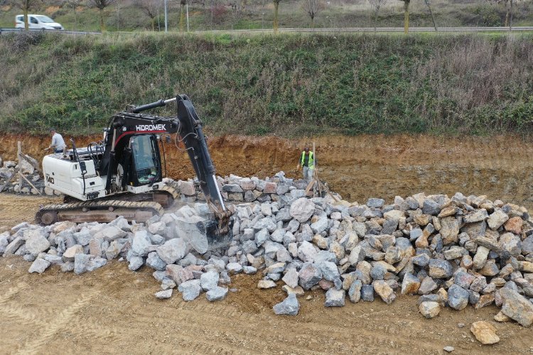 Kocaeli İzmit Kent Mezarlığı'na yeni istinat duvarı 