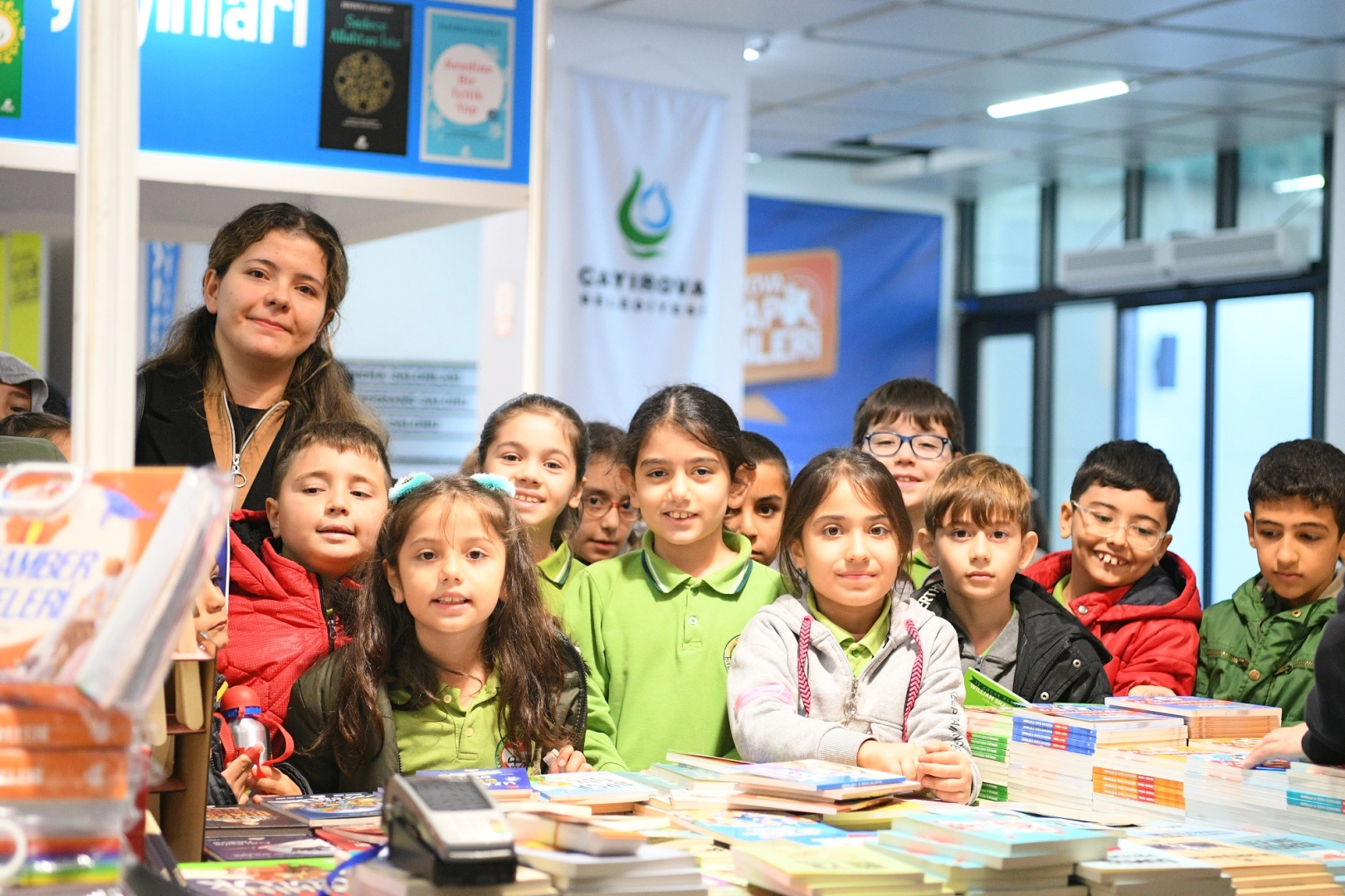 Koceli Çayırovalı minikler, kitap günlerinde bir araya geldi -