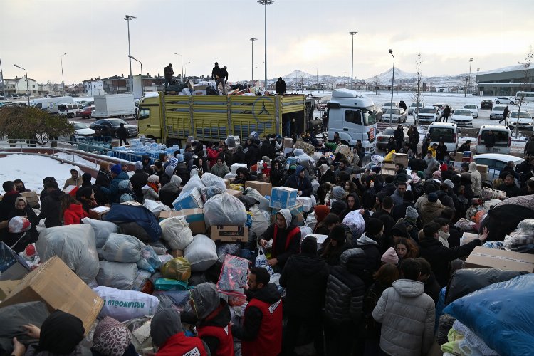 Konya Selçuklu'dan dayanışmaya 52 tır dolusu destek -