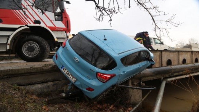 KÖPRÜ KORKULUKLARINA ASILI KALDI