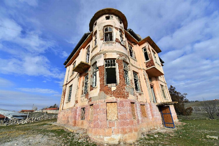 Korku filmlerini aratmayan tarihi konak ayağa kalkıyor -