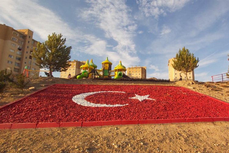 Kütahya Akkent'te Türk bayrağı çalışması 