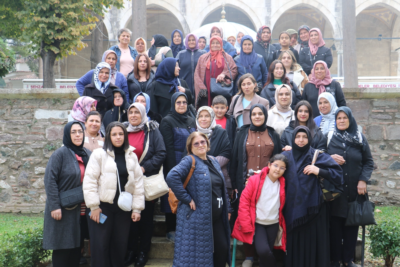 Kulalı kadınlar adım adım Manisa'yı gezdi -