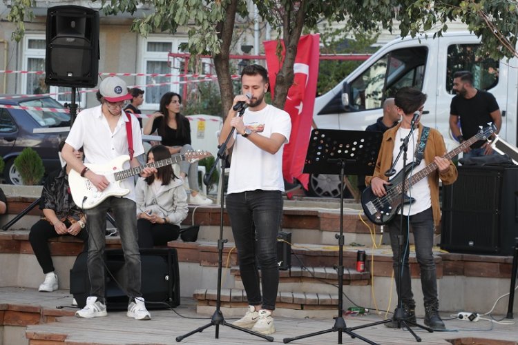 Kütahya'da gençler sokak konserleriyle buluştu -