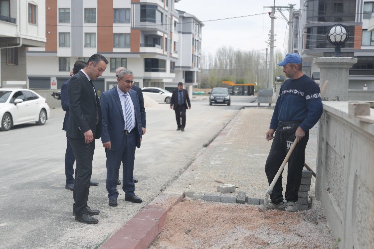 Kütahya'da kaldırım çalışmaları sürüyor -