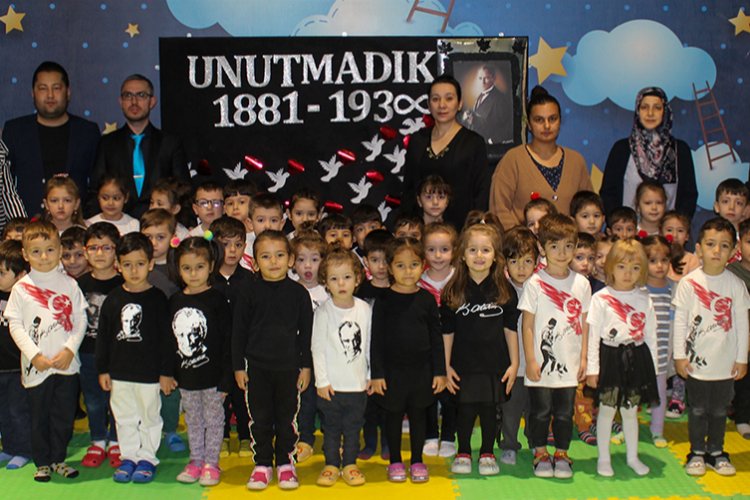 Kütahya'da minikler Ata'sını andı -