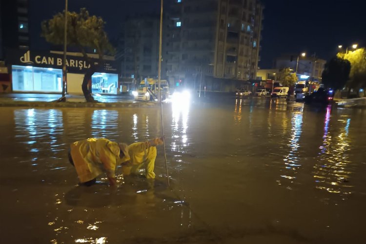 Kuvvetli yağış Mersin'i de vurdu -