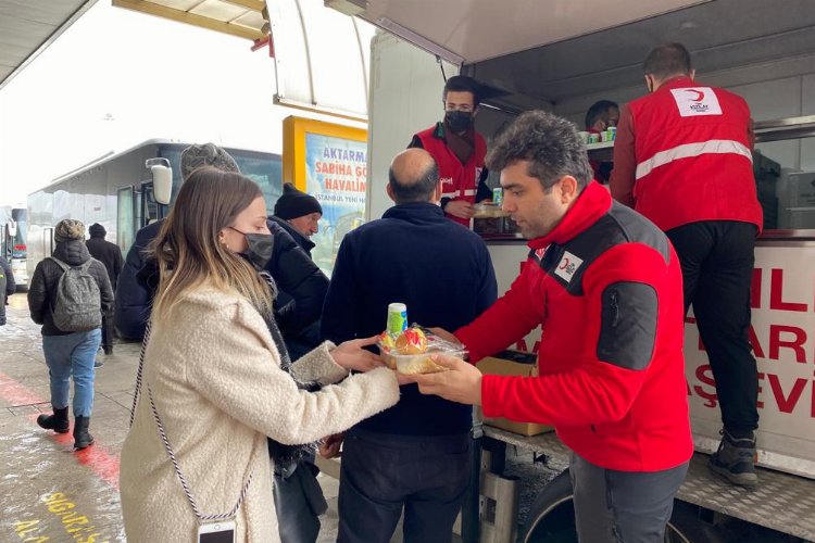 Kızılay Bursa'da sıcak yemek nöbetinde -