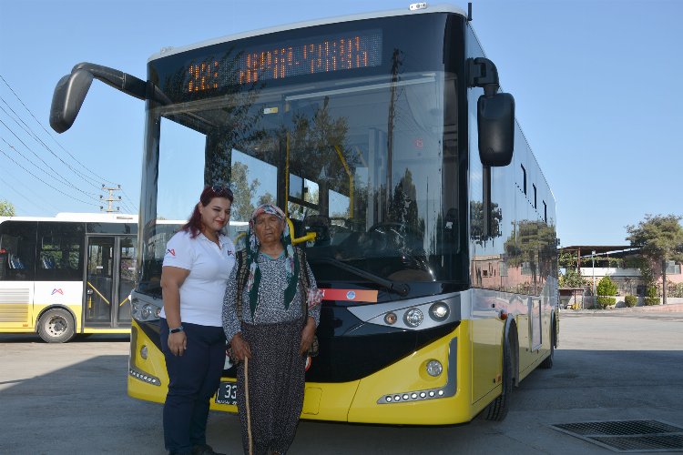 Maaşını otobüste unutulan Zeliha teyzenin imdadına kadın şoför yetişti -