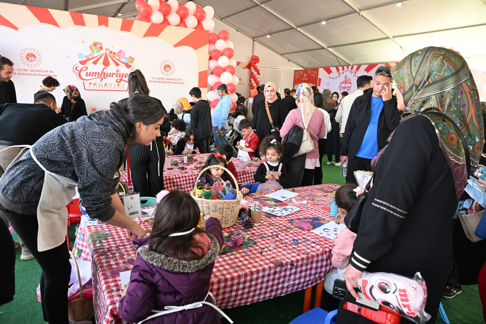 Malatya'da Cumhuriyet Panayırı neşeye ortak oldu -