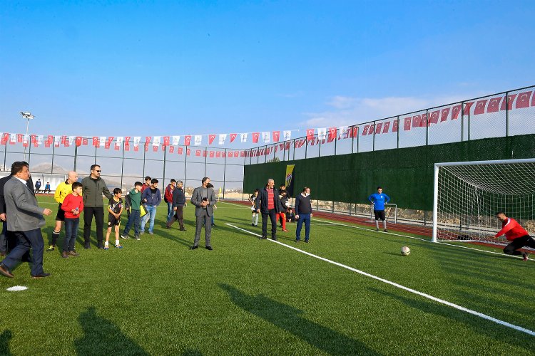 Malatya'da FİFA standartlarındaki saha törenle açıldı