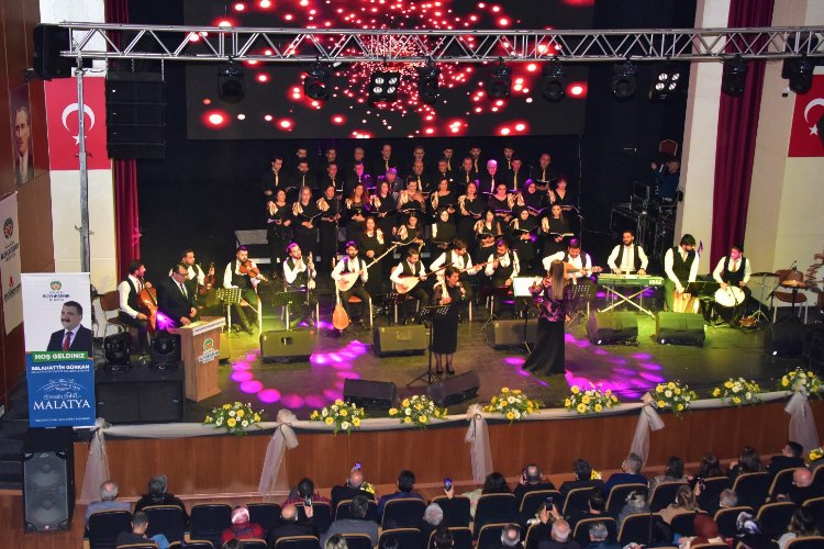 Malatya'da 'Gönül Cemresi' Türk Halk Müziği Konserine yoğun katılım -