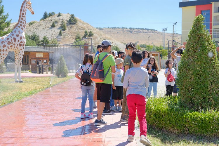 Malatya'da öğrencilerden hayvan bahçesine gezi -