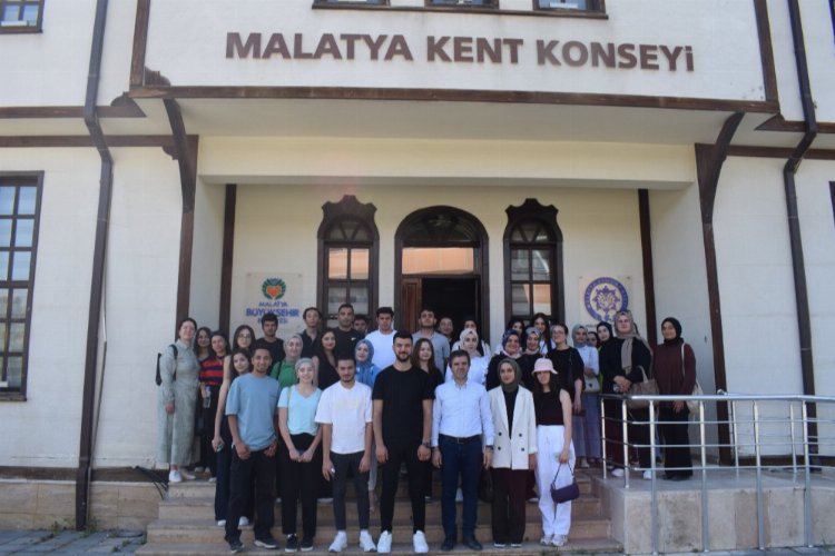 Malatya Kent Konseyi'ne öğrencilerden ziyaret -