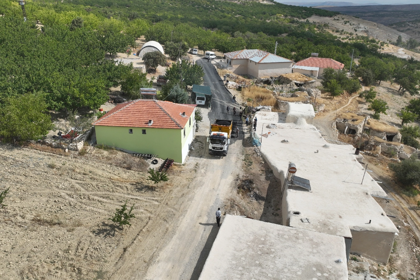 Malatya kırsalında yol ağları güçleniyor -