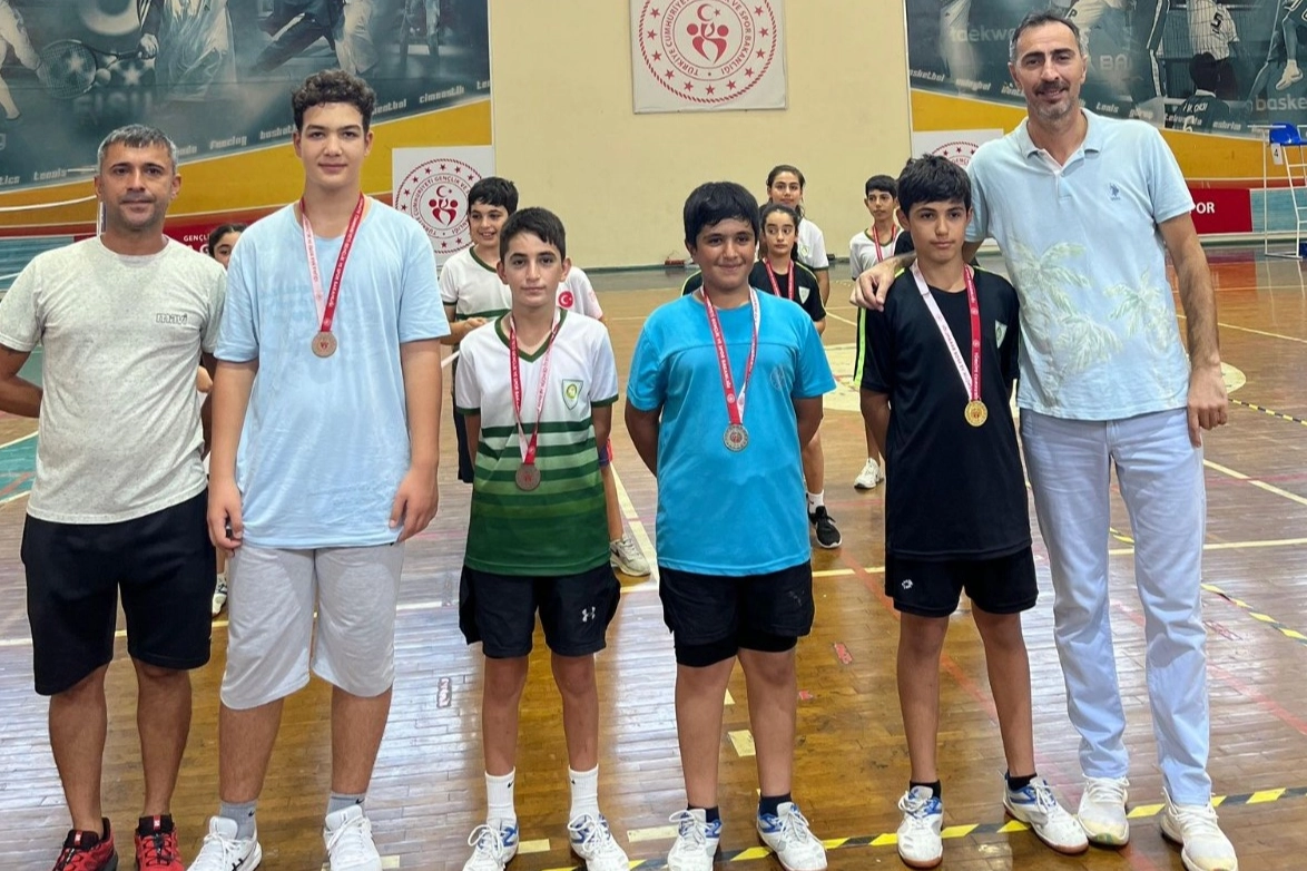 Manisa BBSK, badmintonda 'Zafer'e damga vurdu -