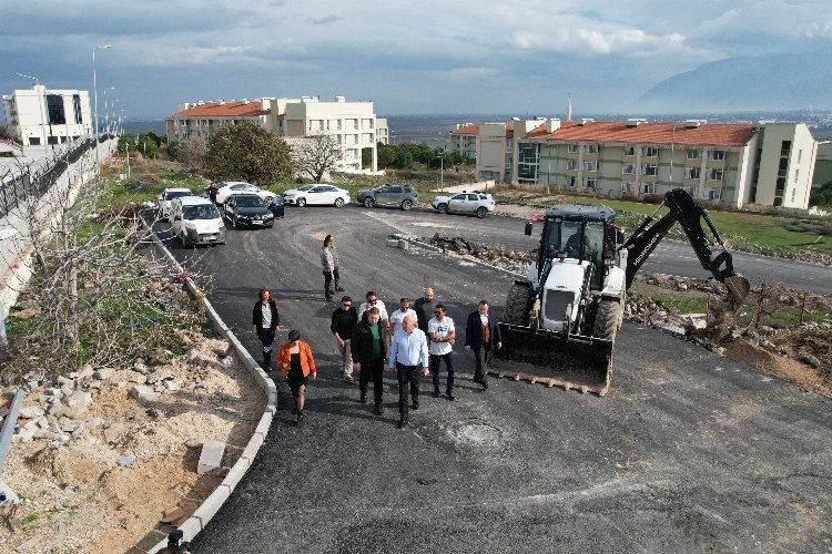 Manisa Büyükşehir'den sıcak asfalt çalışması -