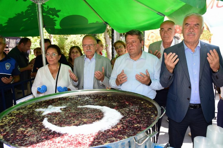 Manisa'da aşure bereketi sürüyor -