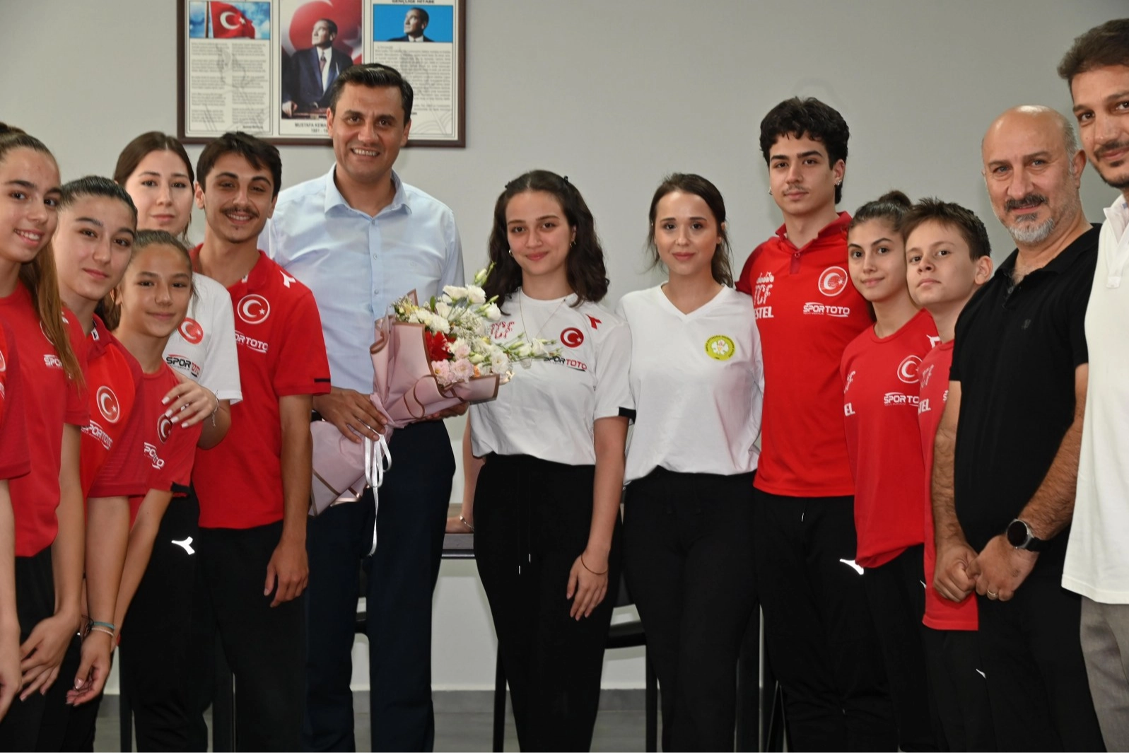 Manisa'da Başkan Zeyrek milli sporcularla buluştu -