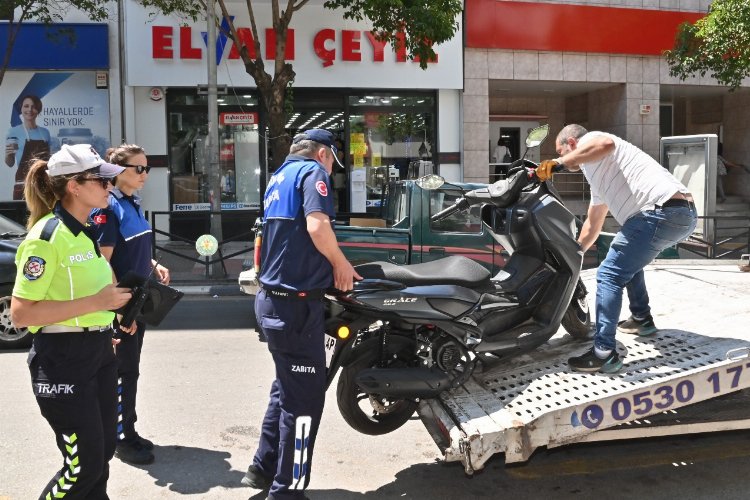 Manisa'da kaldırımlar yayaların! -