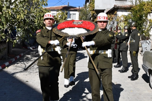 Manisa'da Kıbrıs Gazisi Çam'a askeri son görev! -