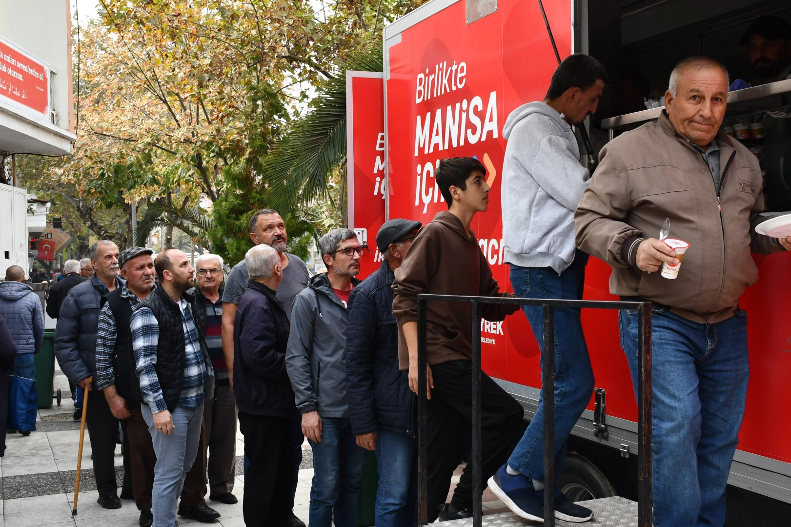 Manisa'da Kıbrıs Gazisi Ruayöz için pilav hayrı -