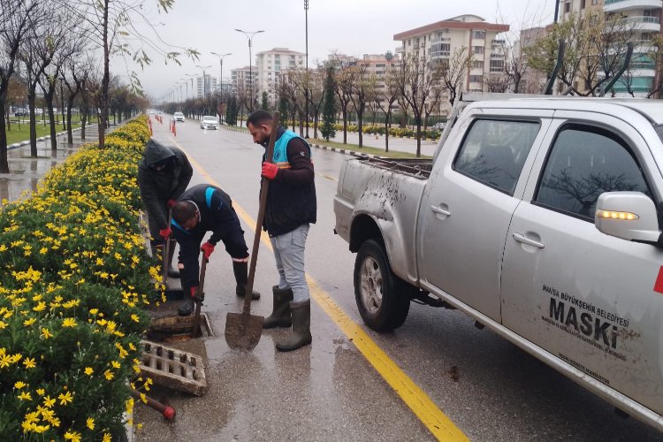 Manisa'da MASKİ'den yağış mesaisine devam -