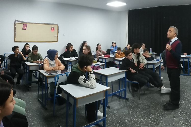 Manisa'da öğrencilere test çözme teknikleri anlatıldı -