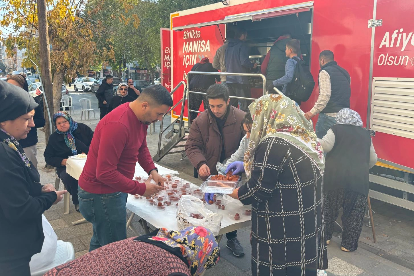 Manisa'da şehit Jandarma Uzman Çavuş için pilav hayrı -