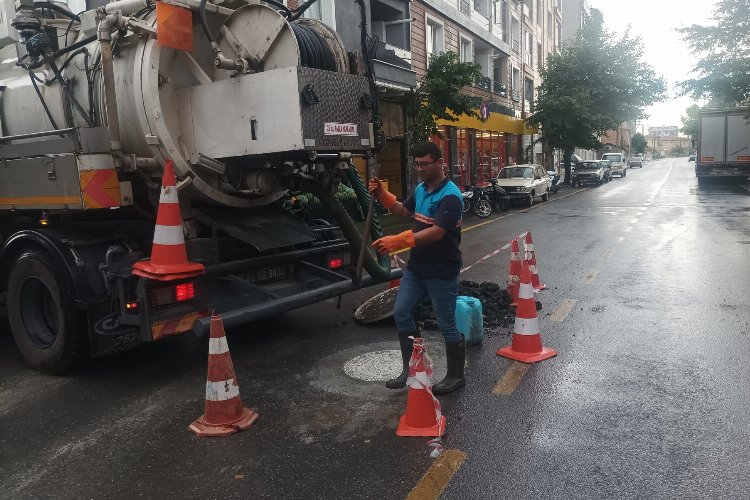 Manisa'da yağış sonrasında MASKİ'den anında müdahale -