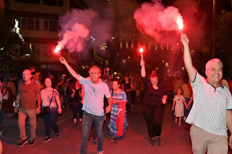 Manisa'da yer gök kırmızı-beyaz -