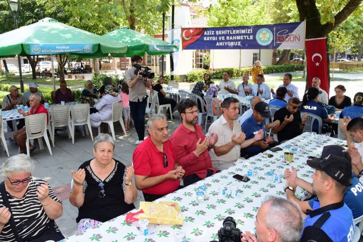 Manisa kahraman şehitlerini unutmuyor -