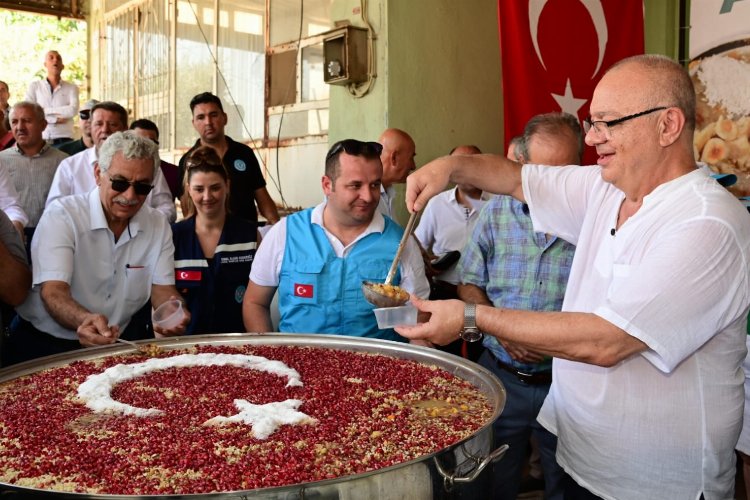 Manisa Şehzadeler'de aşure bereketi -