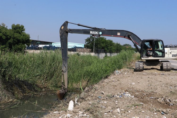 Manisa Şehzadeler'de kurutma kanalında temizlik -