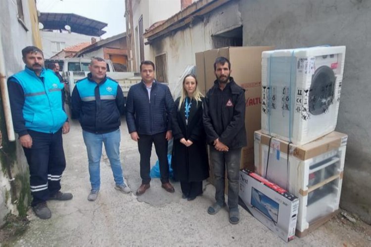 Manisa Soma'da evi yanan aileye Büyükşehir morali -