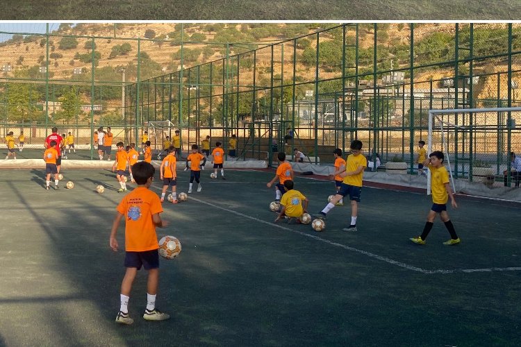 Mardin Büyükşehir geleceğin futbolcularını yetiştiriyor -