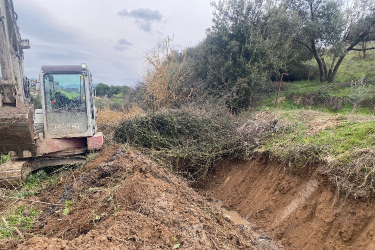 MASKİ’den Sinirli Mahallesinde dere temizliği -