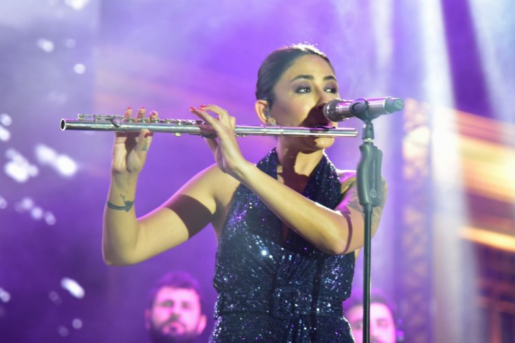 Melek Mosso'dan Manisalılara unutulmaz konser -