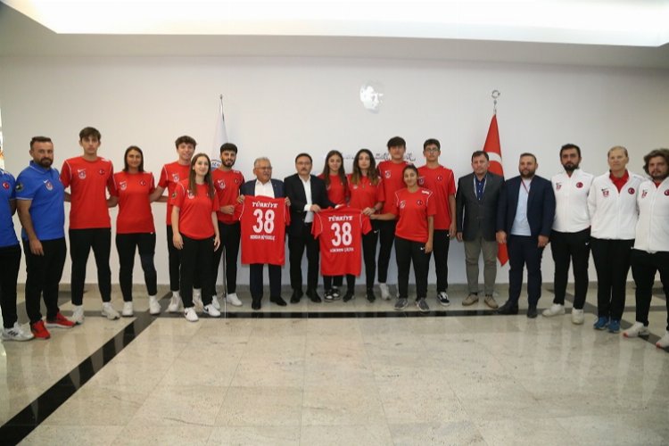 Memduh Büyükkılıç'tan Kayserispor'a moral -