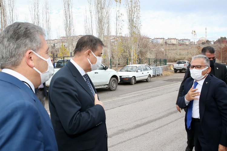 Memduh Büyükkılıç'tan Yeşilhisar mesaisi