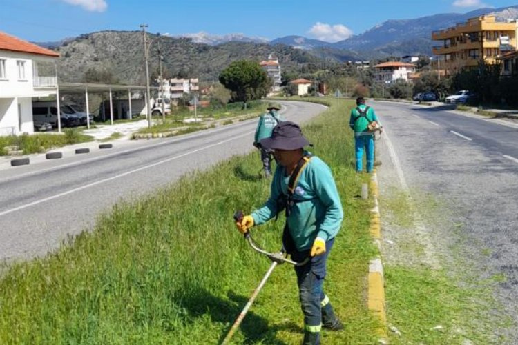 Milas Belediyesi'nden park bahçelere bakım -