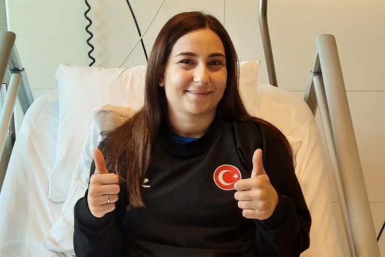 Milli hentbolcu Beyza, ön çapraz bağ ameliyatı oldu -