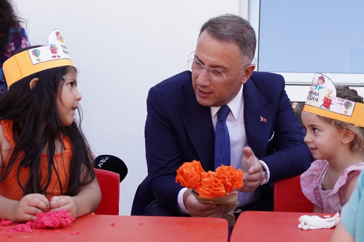 Minik öğrenciler Beylikdüzü'nde ilk gün yalnız bırakılmadı -