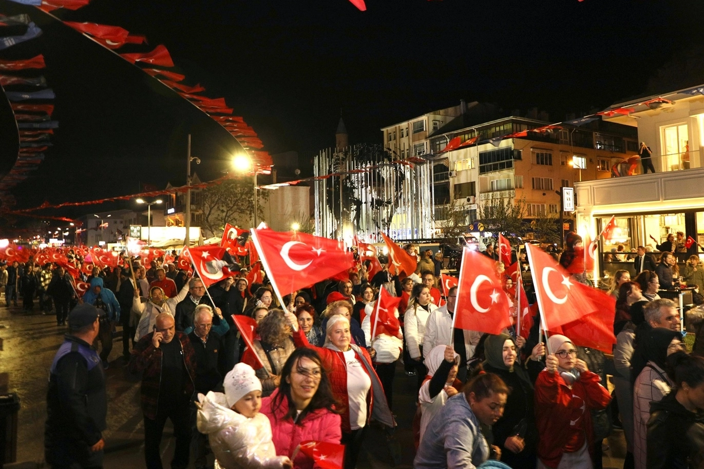 Mudanya'da 19:23 yürüyüşü ile adımlar aynı heyecanla atıldı -